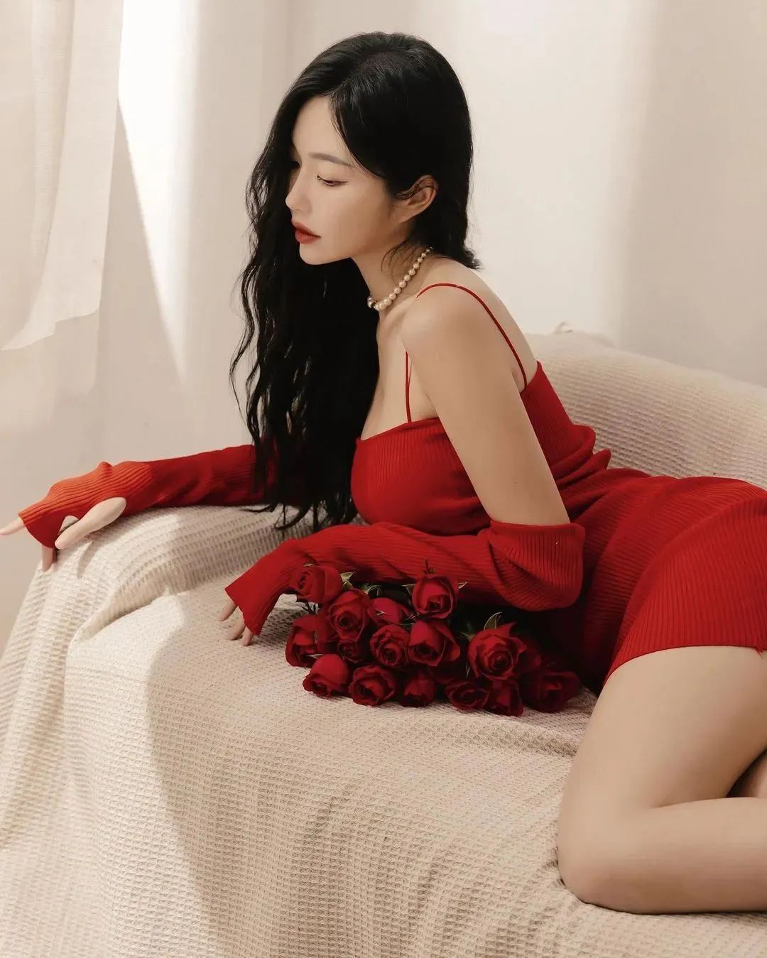 台湾网红美女黄上晏，拥有完美比例身材的音乐系女神