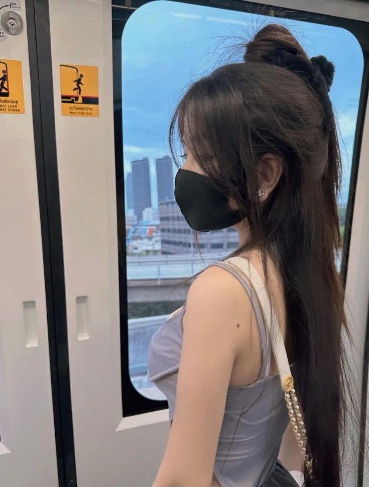 越南网红 | Vo Ngoc Tran，零零后越南最美校花