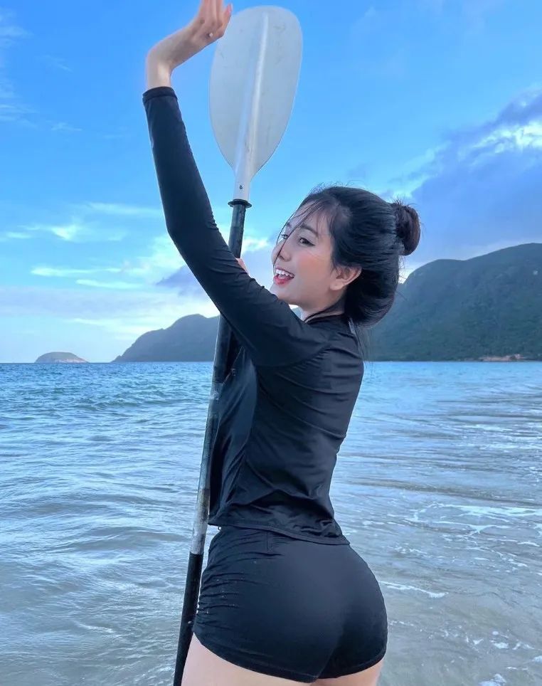 越南网红 | Vo Ngoc Tran，零零后越南最美校花