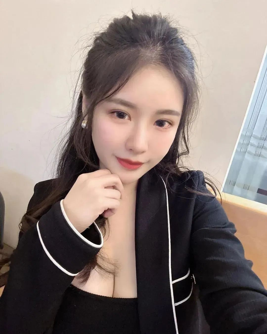 台湾顶级网红女神，甜美又性感的音乐老师