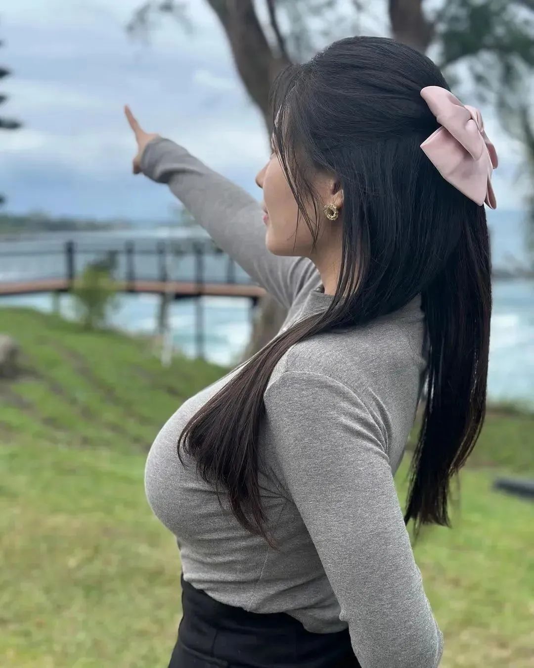 台湾顶级网红女神，甜美又性感的音乐老师