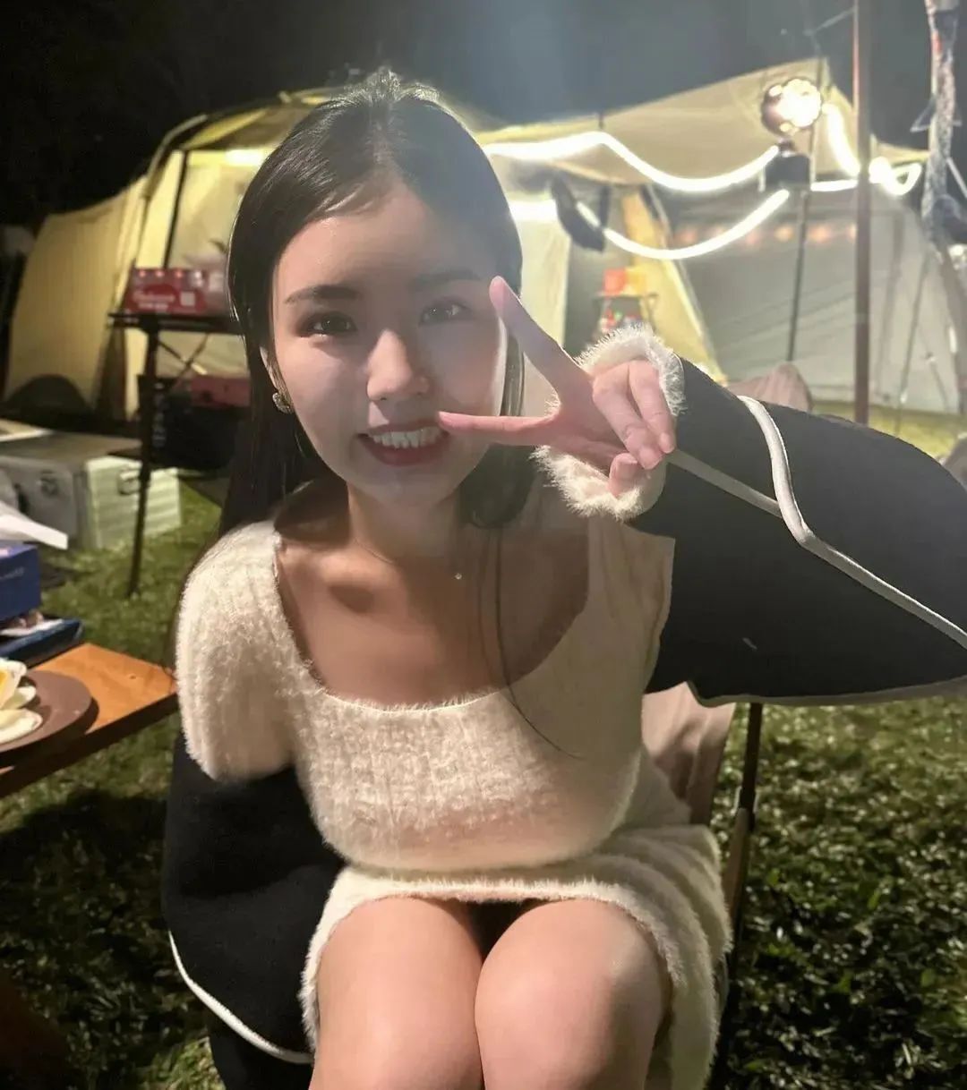 台湾顶级网红女神，甜美又性感的音乐老师