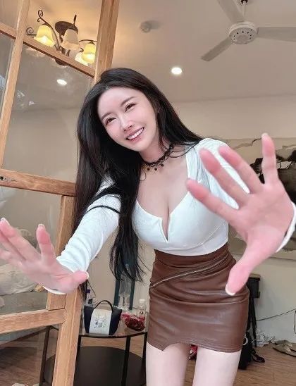台湾网红 | 甜美又性感的啦啦队女神