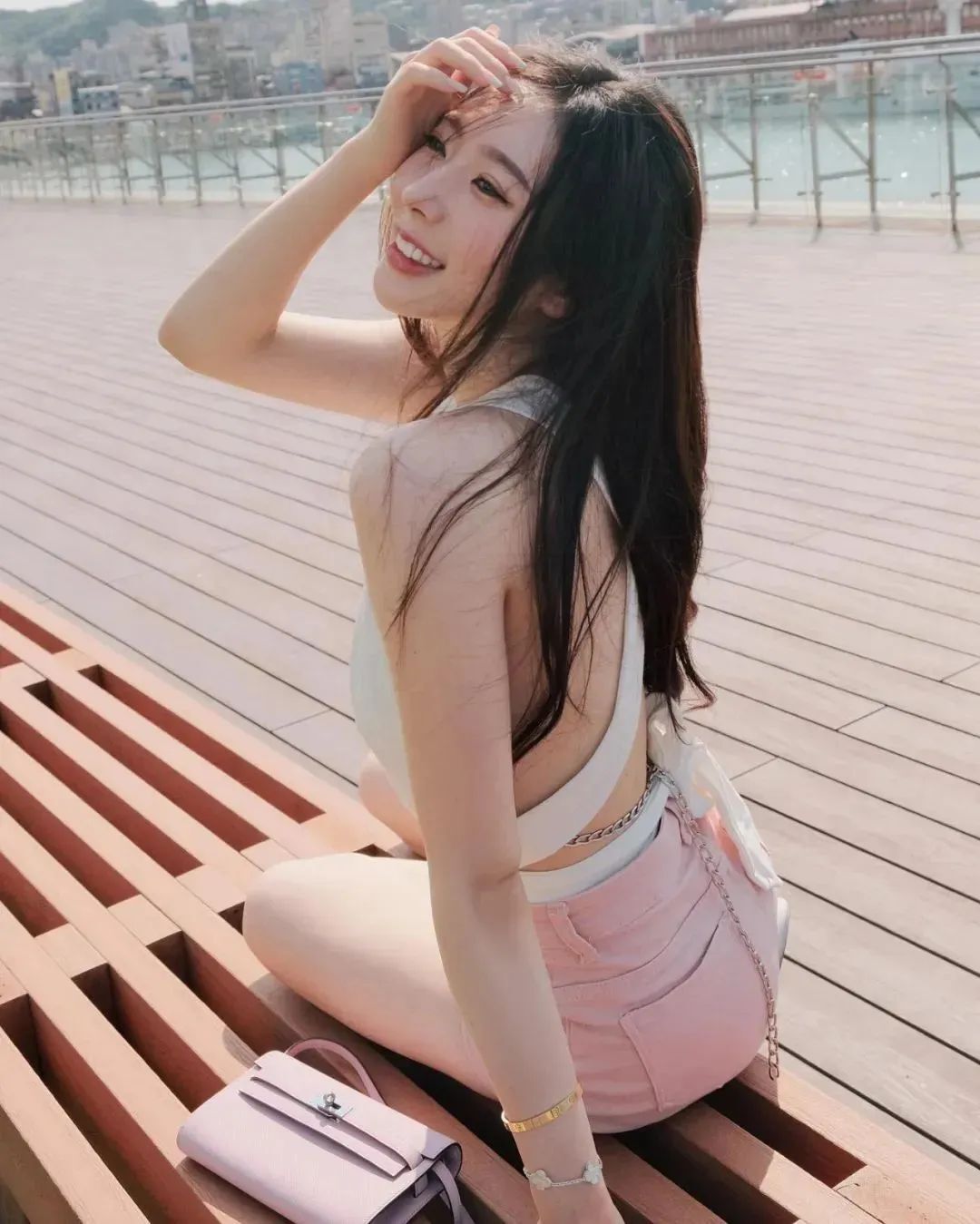台湾网红 | 安娜，甜美又性感的治愈系女神