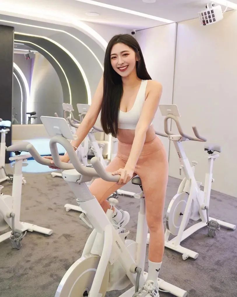 台湾极品模特！长相甜美迷人，身材实力杠杠的！