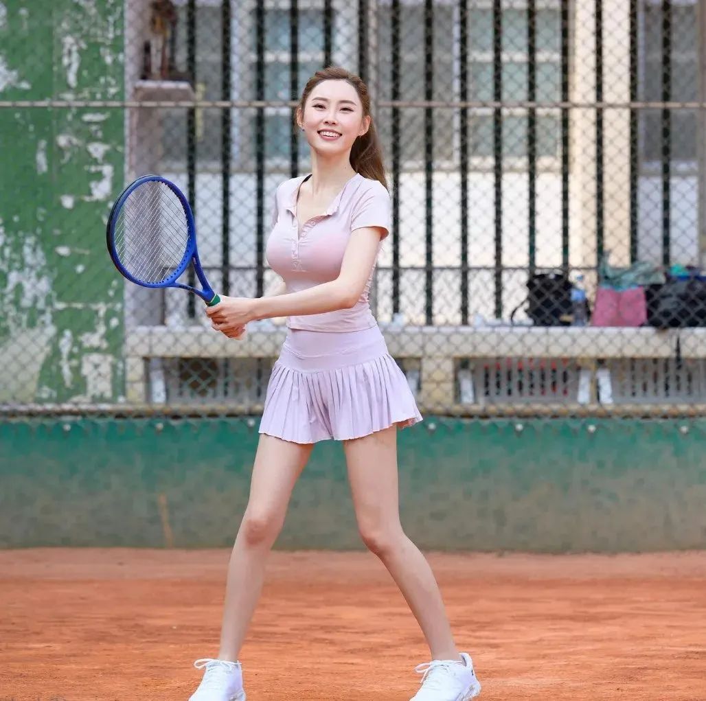 台湾极品网红！甜美又性感的时尚辣妈
