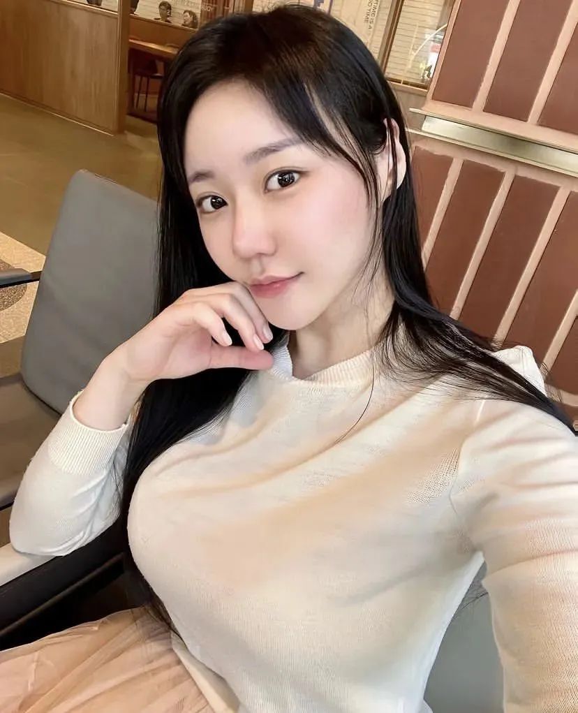 韩国网红slove，拥有精致甜美脸蛋的顶级美女模特