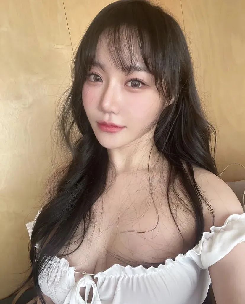 韩国网红slove，拥有精致甜美脸蛋的顶级美女模特