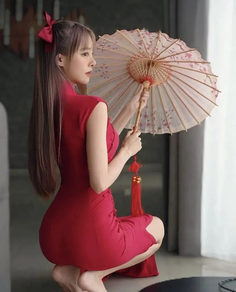 马来西亚网红李元玲，甜美又性感的钢琴女神