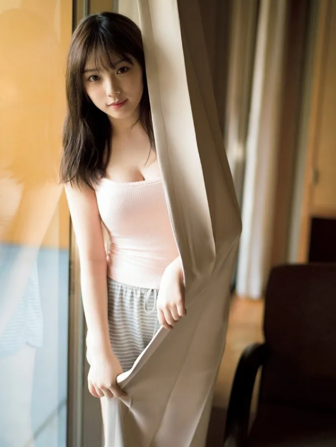 波涛汹涌，身材爆表！高颜值女神