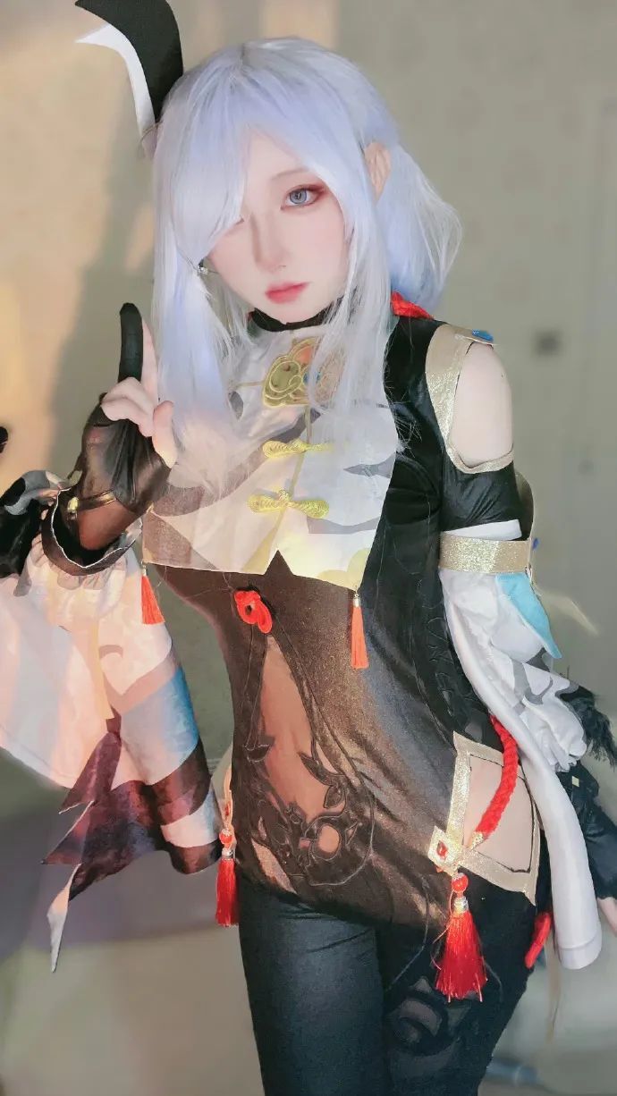 原神cos：白丝+护士，制服刻晴果然耐看！申鹤紧身衣，女仆胡桃甘雨太可爱了！