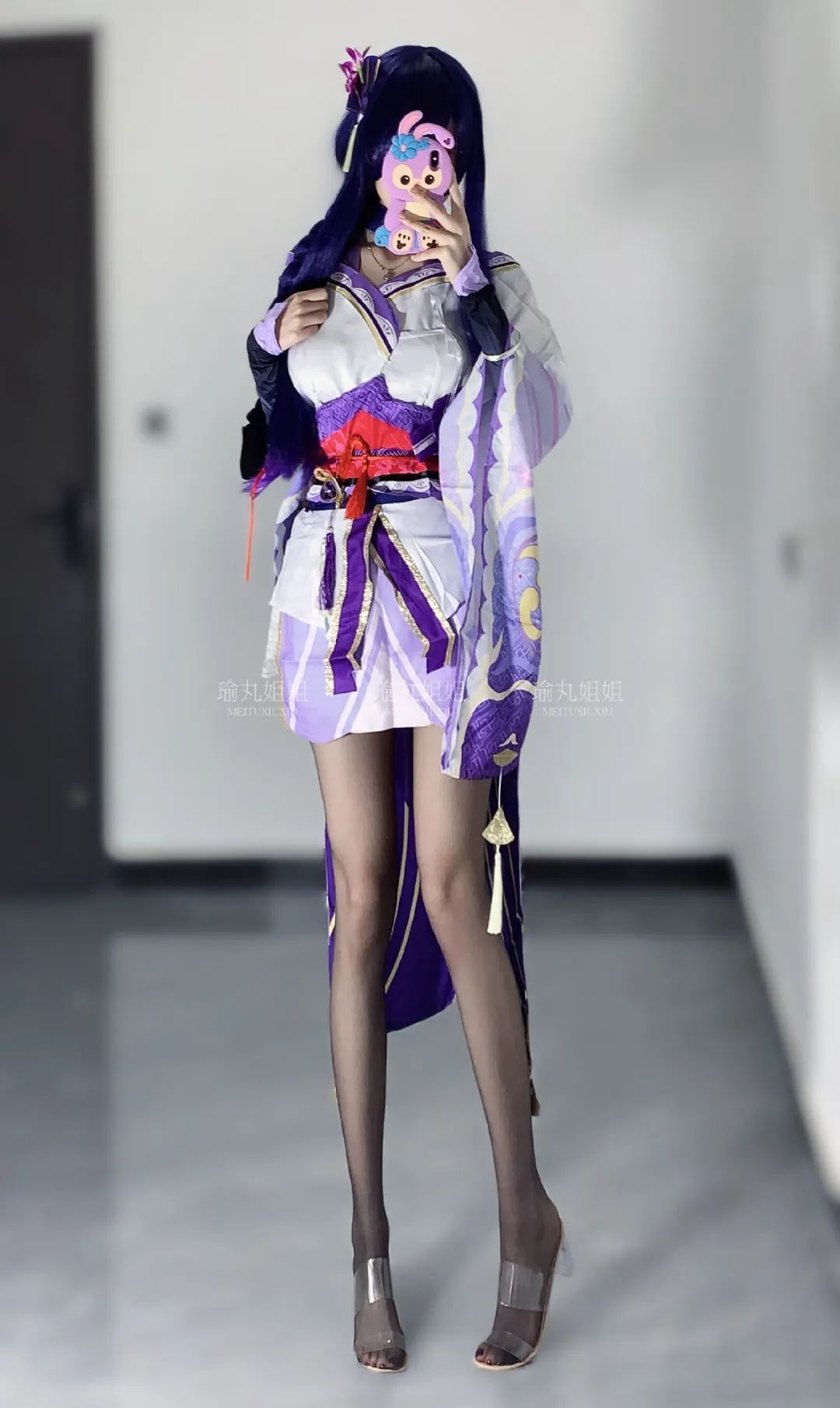 原神cos：裸足+短裙，小厨娘宵宫谁不爱？泳装妮露，莱依拉大长腿太好看了！