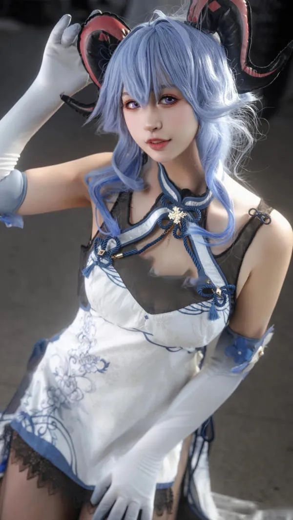 原神cos：OL制服装神子真绝了！兔女郎甘雨可爱爆了！花嫁刻晴让人狂喜！