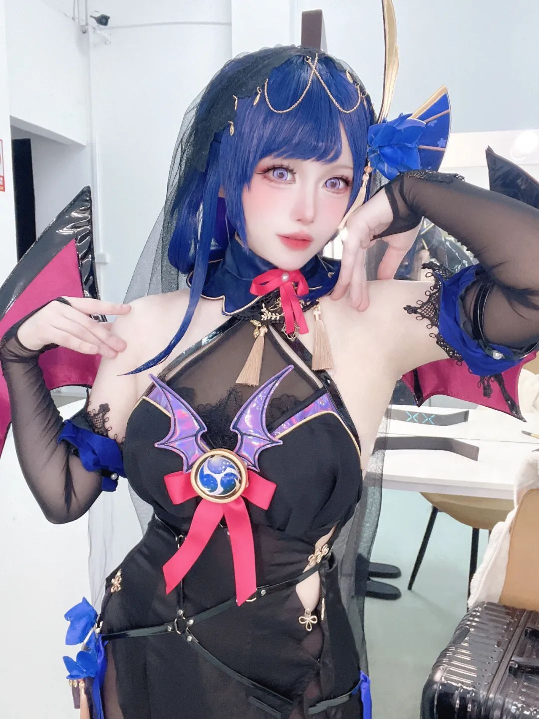 原神cos：八重神子穿婚纱真是美爆了！水中申鹤，邪魅雷神，七七终于长大了！