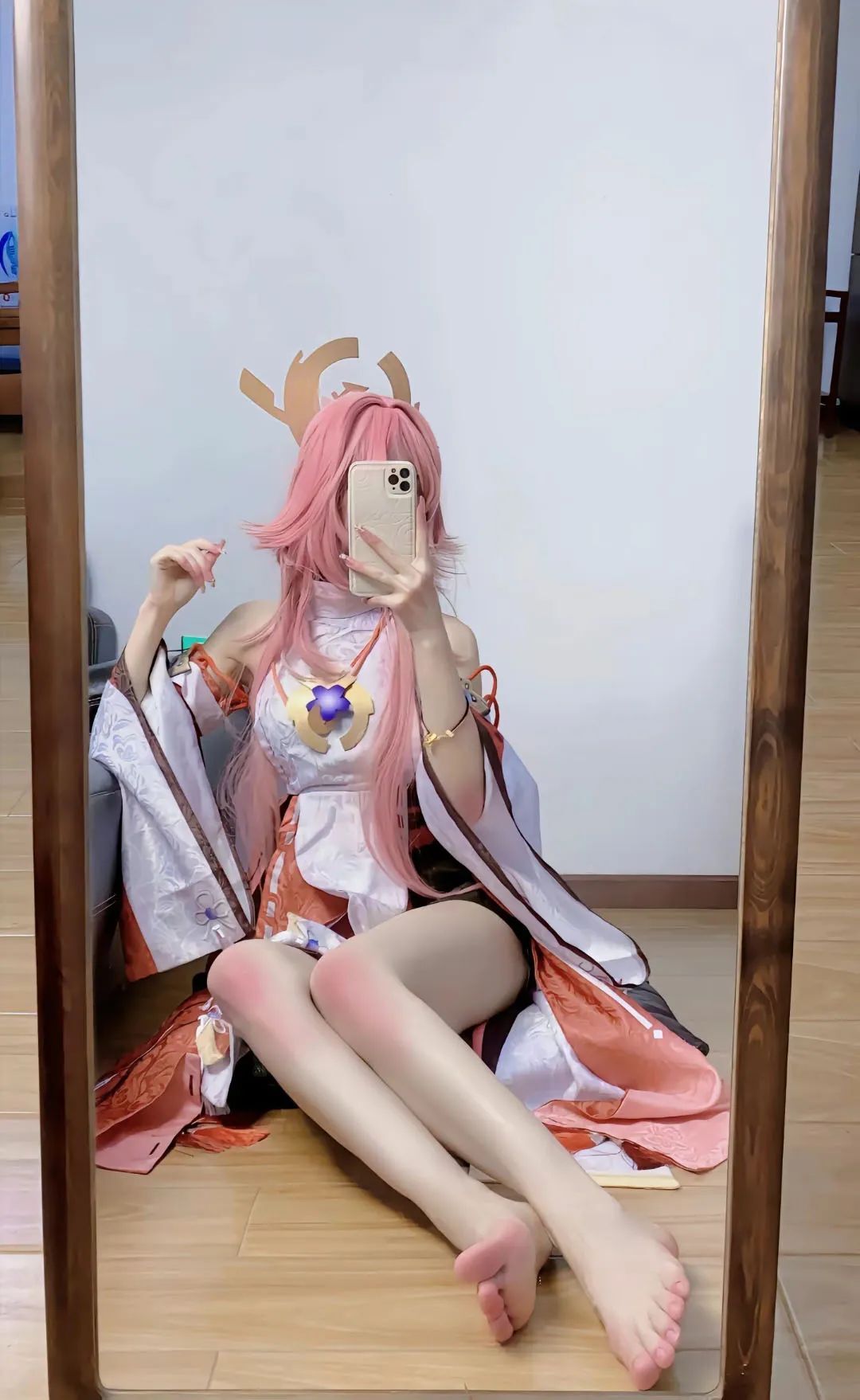 原神cos：裸足妮露让人狂喜！居家服雷神太顶了！八重神子手拿AK47！