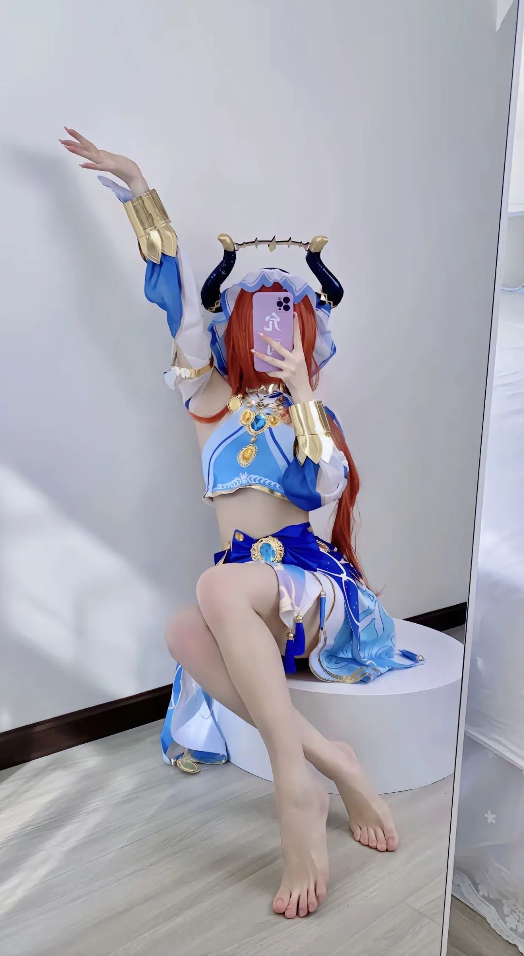 原神cos：裸足妮露让人狂喜！居家服雷神太顶了！八重神子手拿AK47！