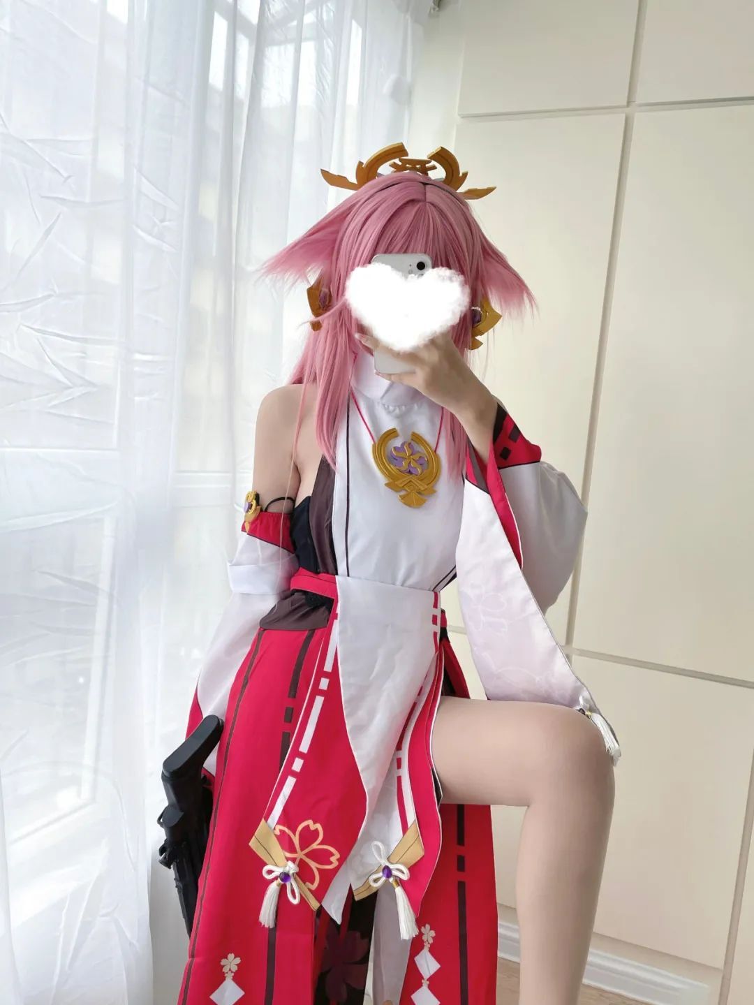 原神cos：裸足妮露让人狂喜！居家服雷神太顶了！八重神子手拿AK47！