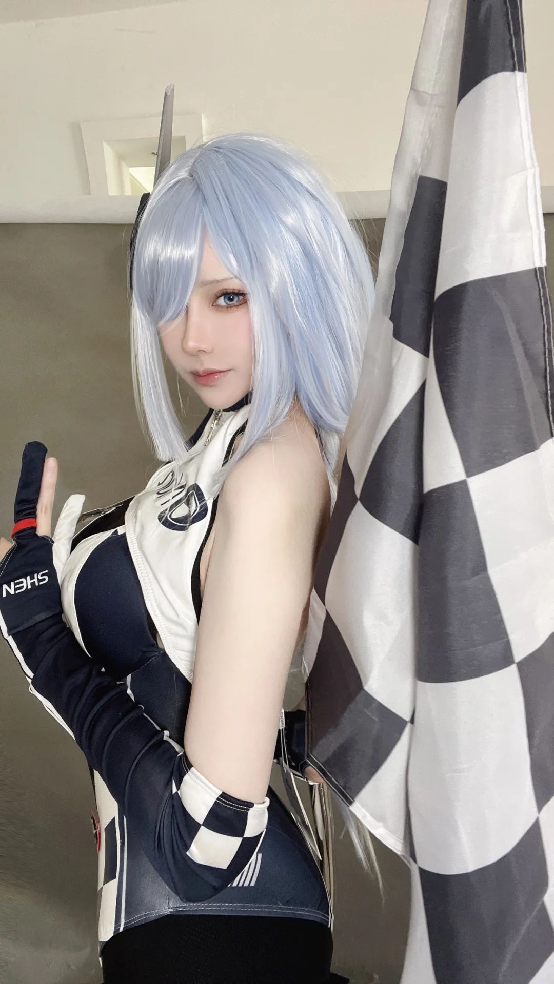 原神cos：白丝+修女服，甘雨涩气拉满！女仆雷神让玩家狂喜！赛车服申鹤太顶了！