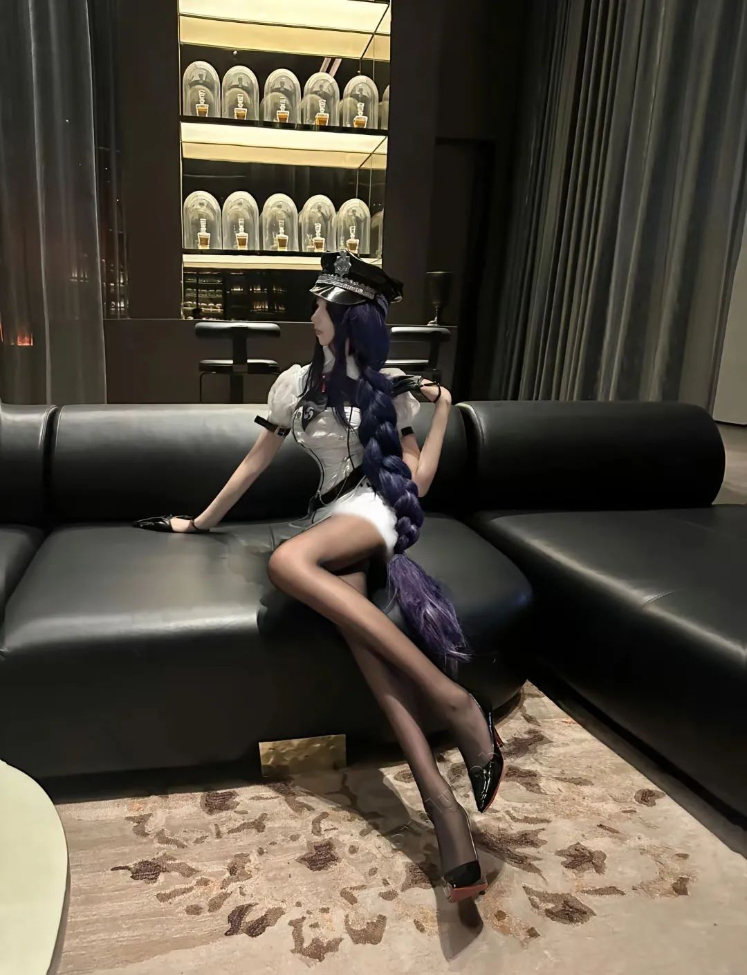 原神cos：黑丝+皮裤，兔女郎甘雨太美了！赛车服申鹤，草神泳装，旗袍莫娜，看到就不能错过！