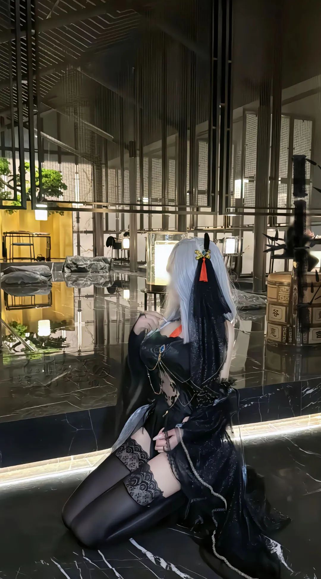 原神cos：超短裤神子太御了！黑丝兔女郎甘雨，勒肉黑丝凝光，白丝女仆申鹤绫华让人狂喜！