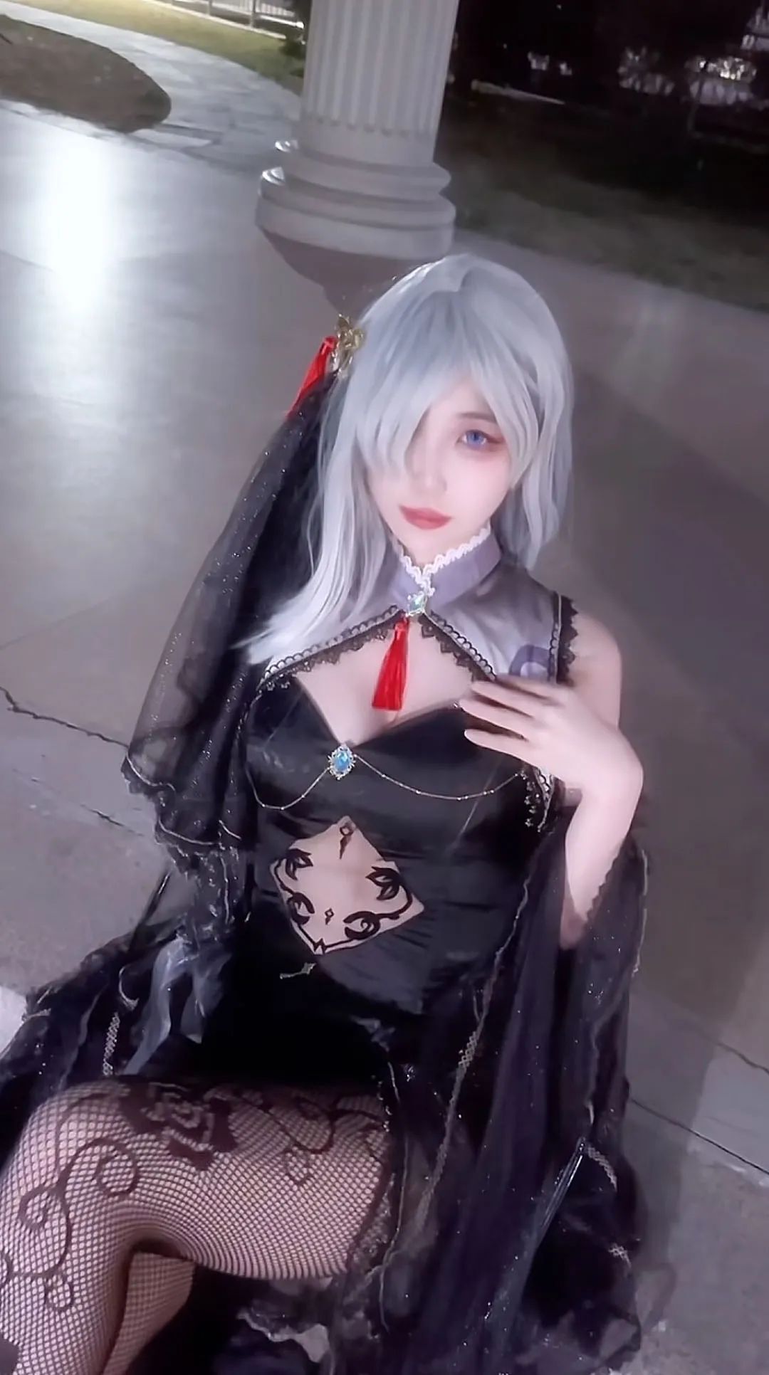 原神cos：短裤+制服，特工优菈太顶了！白丝婚纱申鹤，女仆甘雨，女仆雷神让人狂喜！