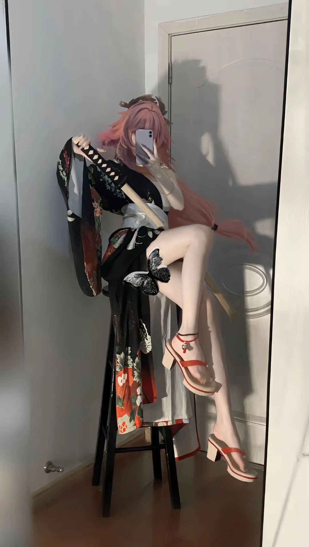 原神cos：白丝+婚纱，新娘甘雨太漂亮了！温泉里的绫华，勒肉黑丝申鹤让人狂喜！见过恶魔装的胡桃吗？