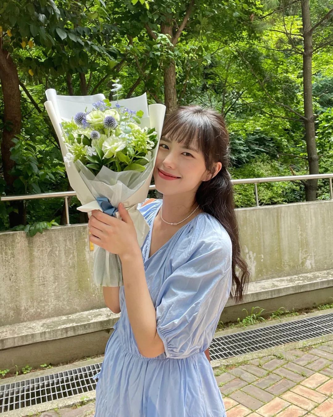 韩国模特具恩英，气质温婉如春风
