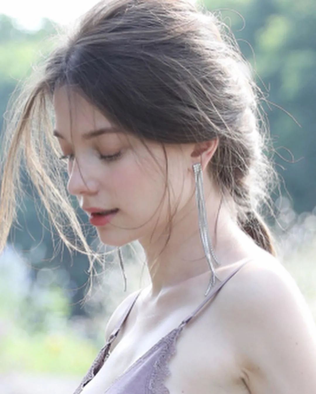 秦妃美图集，浙大混血留学生，颜值神似“赫本”