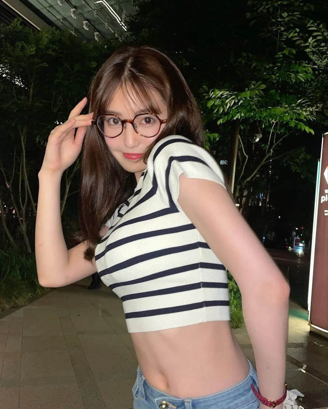 INS美女 | 日本网红模特夏木，完美曲线，高挑身姿