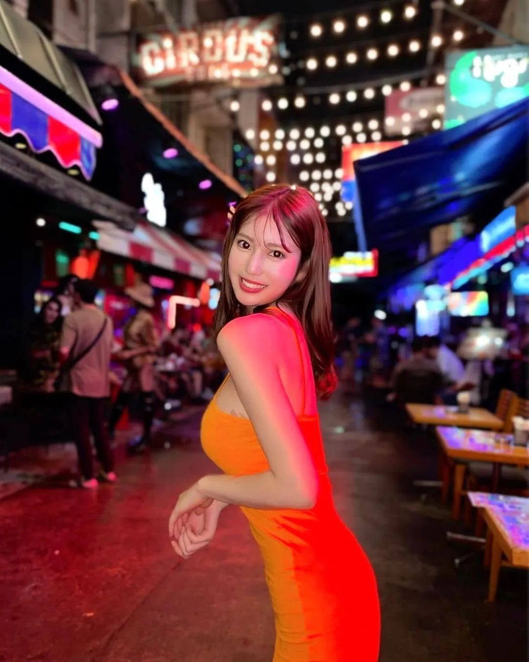 INS美女 | 日本网红模特夏木，完美曲线，高挑身姿