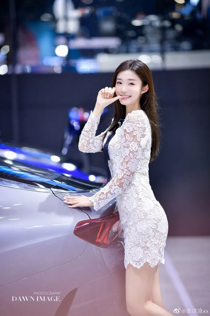 ​小花李凉凉xx，少见的可爱风车模