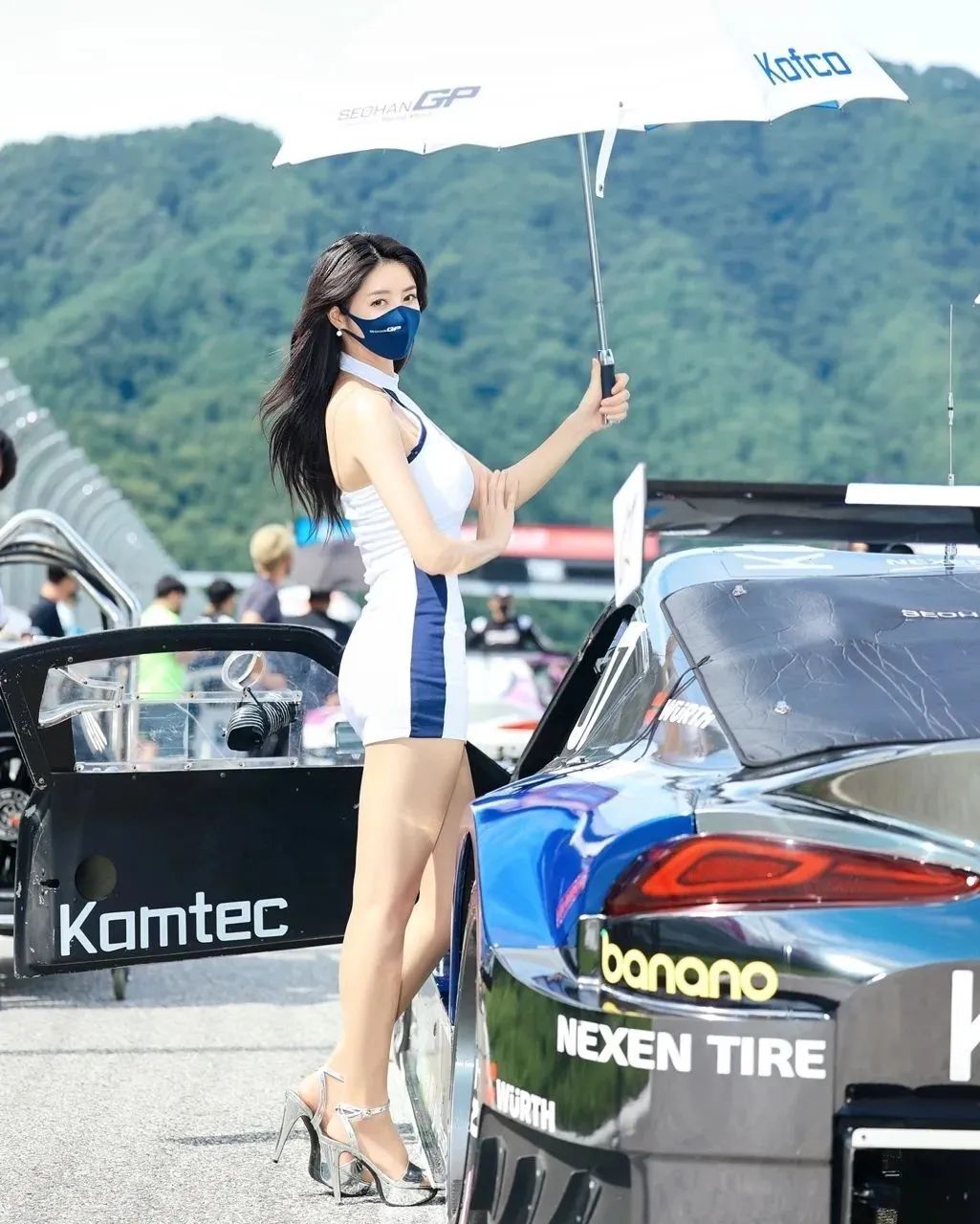 韩国赛车模特林率雅，甜美性感的气质女神
