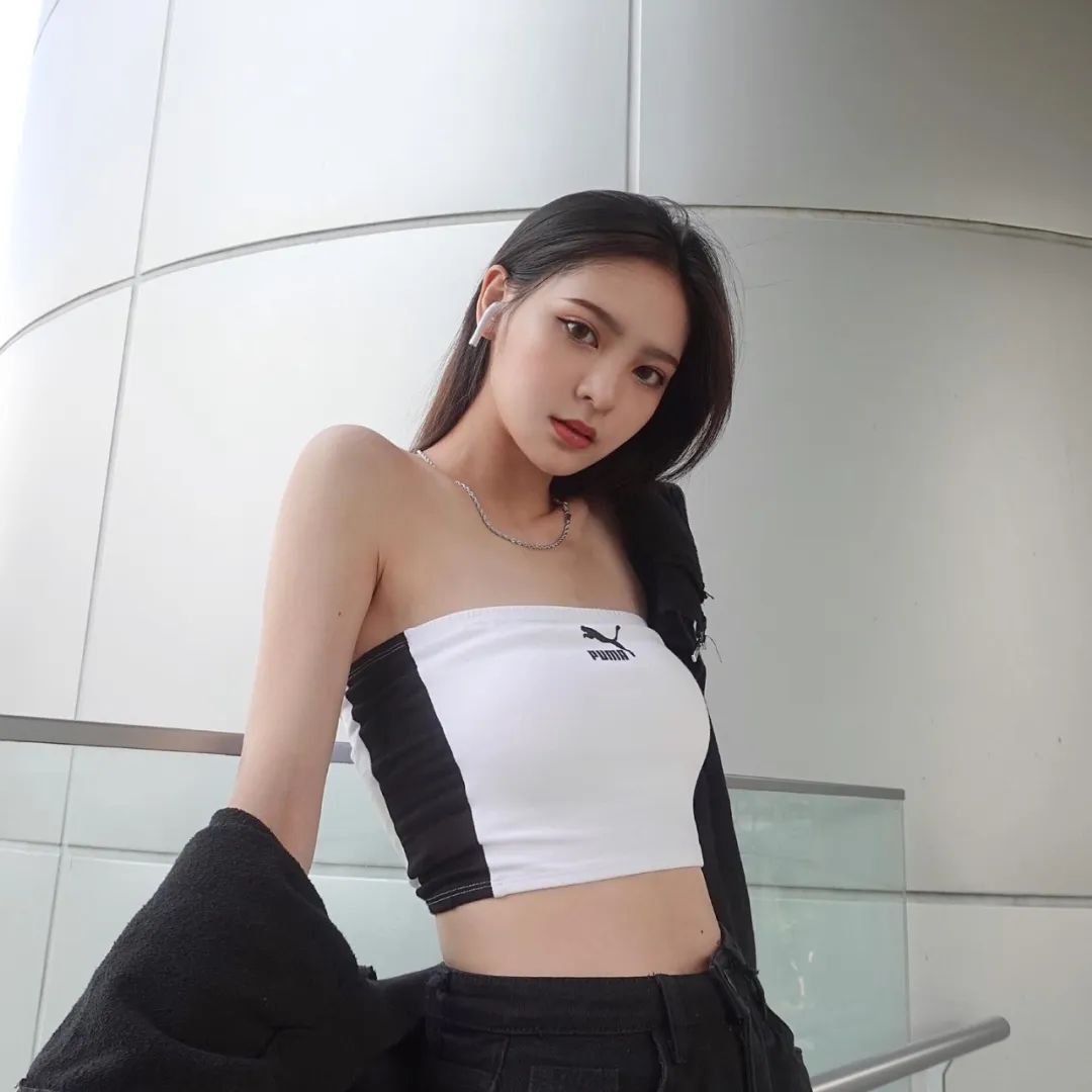 台湾长腿模特rosaxxlin，甜美长相和欧美风的S型曲线