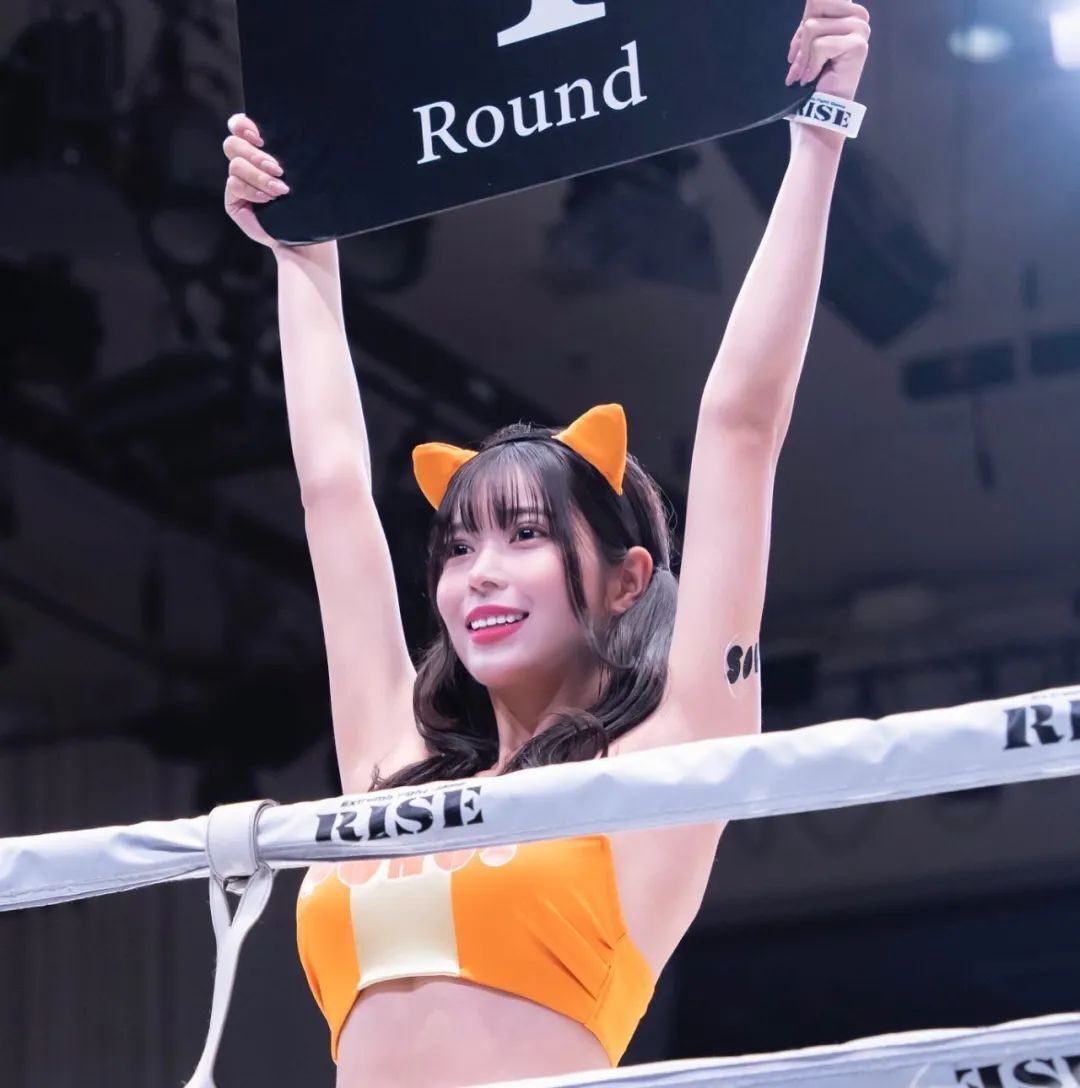 七濑奈奈| 23岁的日本赛车模特冠军 超丰满身材和逆天长腿