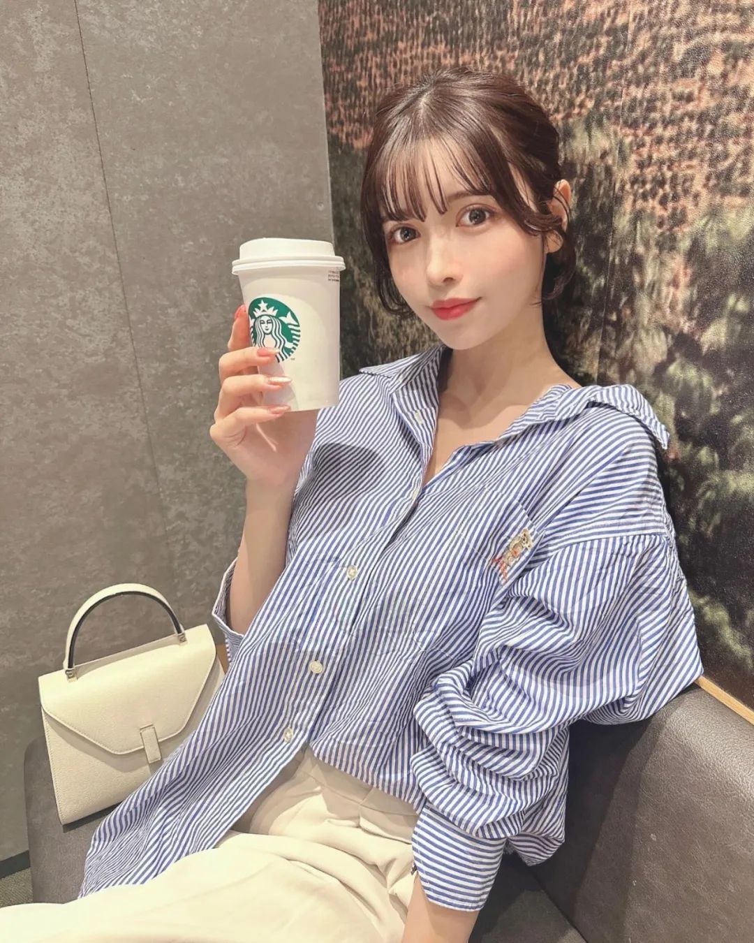 七濑奈奈| 23岁的日本赛车模特冠军 超丰满身材和逆天长腿