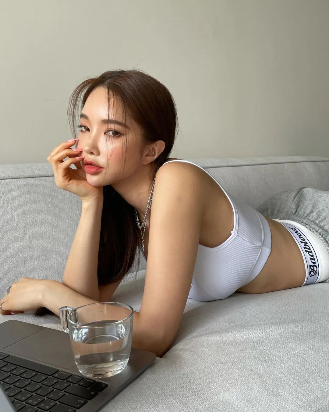 韩国甜辣风模特朴洙妍，珠圆玉润的泳装代言人