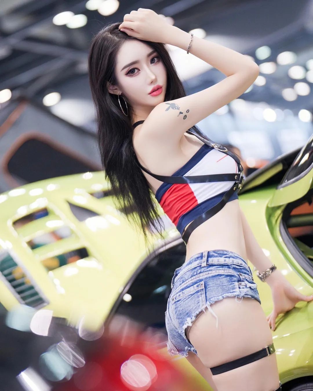 韩国车模do.vely，御姐脸漫画身材的妖艳芭比