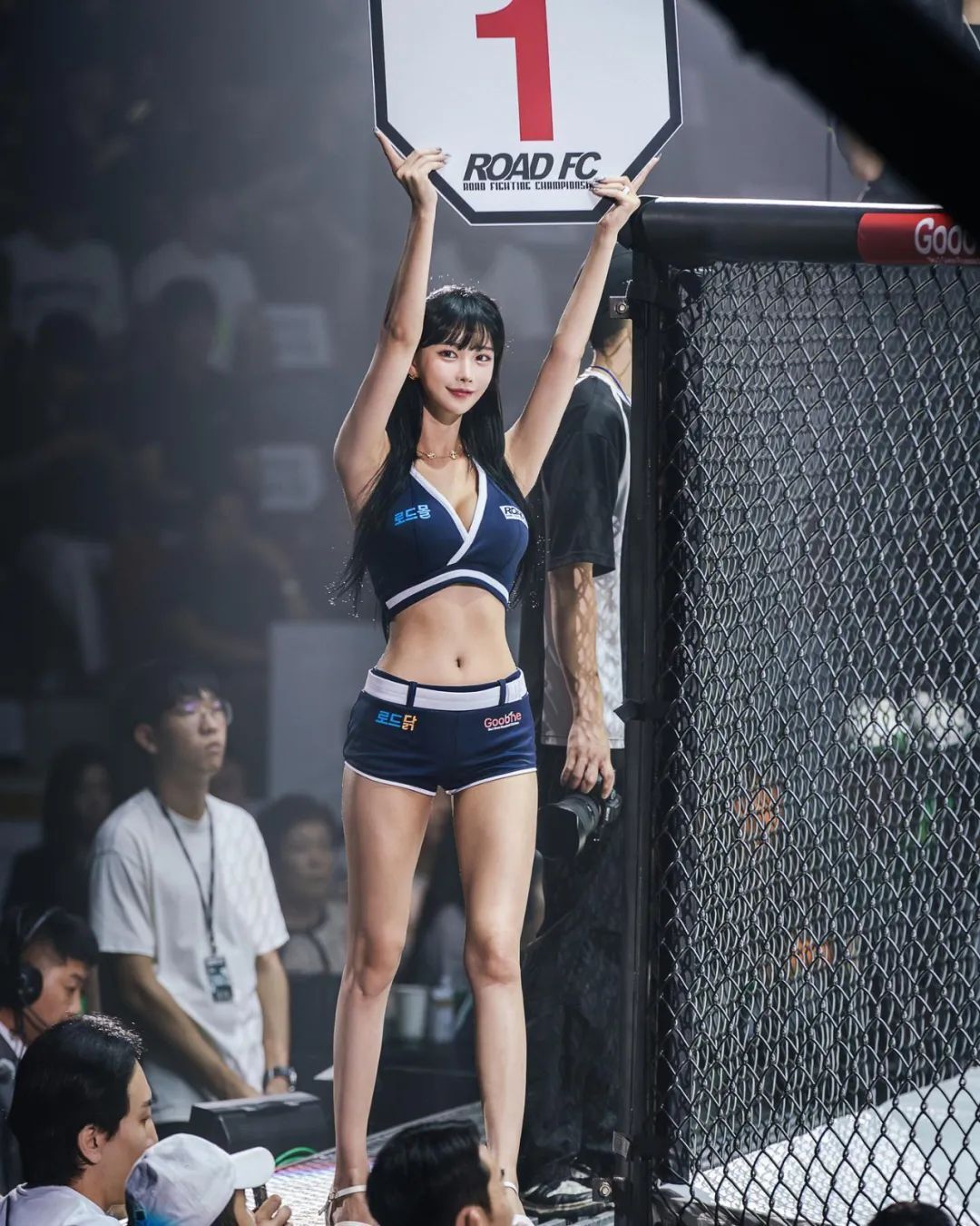 韩国车模 | 甜美长相大长腿，性感妖娆好身材！