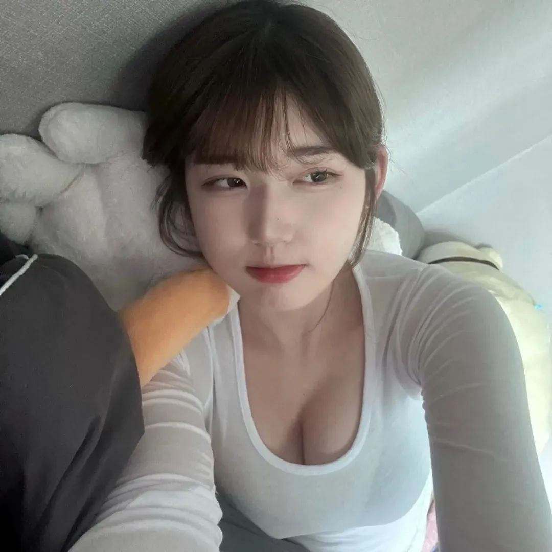 [仙女集]一双明月贴胸前，紫禁葡萄碧玉圆