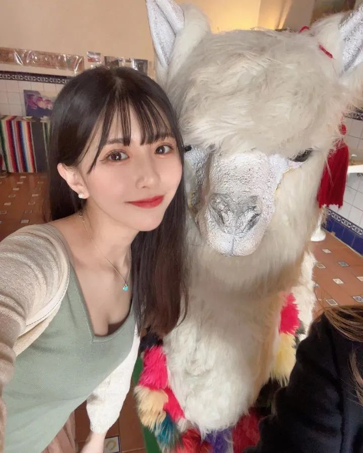 [仙女集]她腰身纤细如柳，如同旋律中高潮