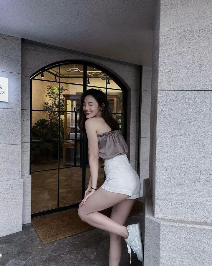 [仙女集]台妹倾国两相欢，常得君王带笑看