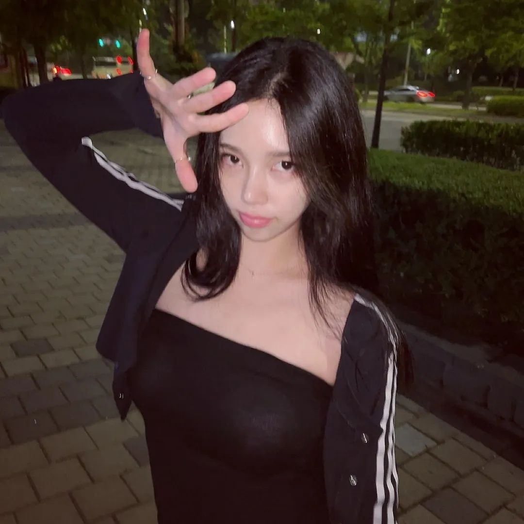 [仙女集]她还是那么喜欢秀腿！！