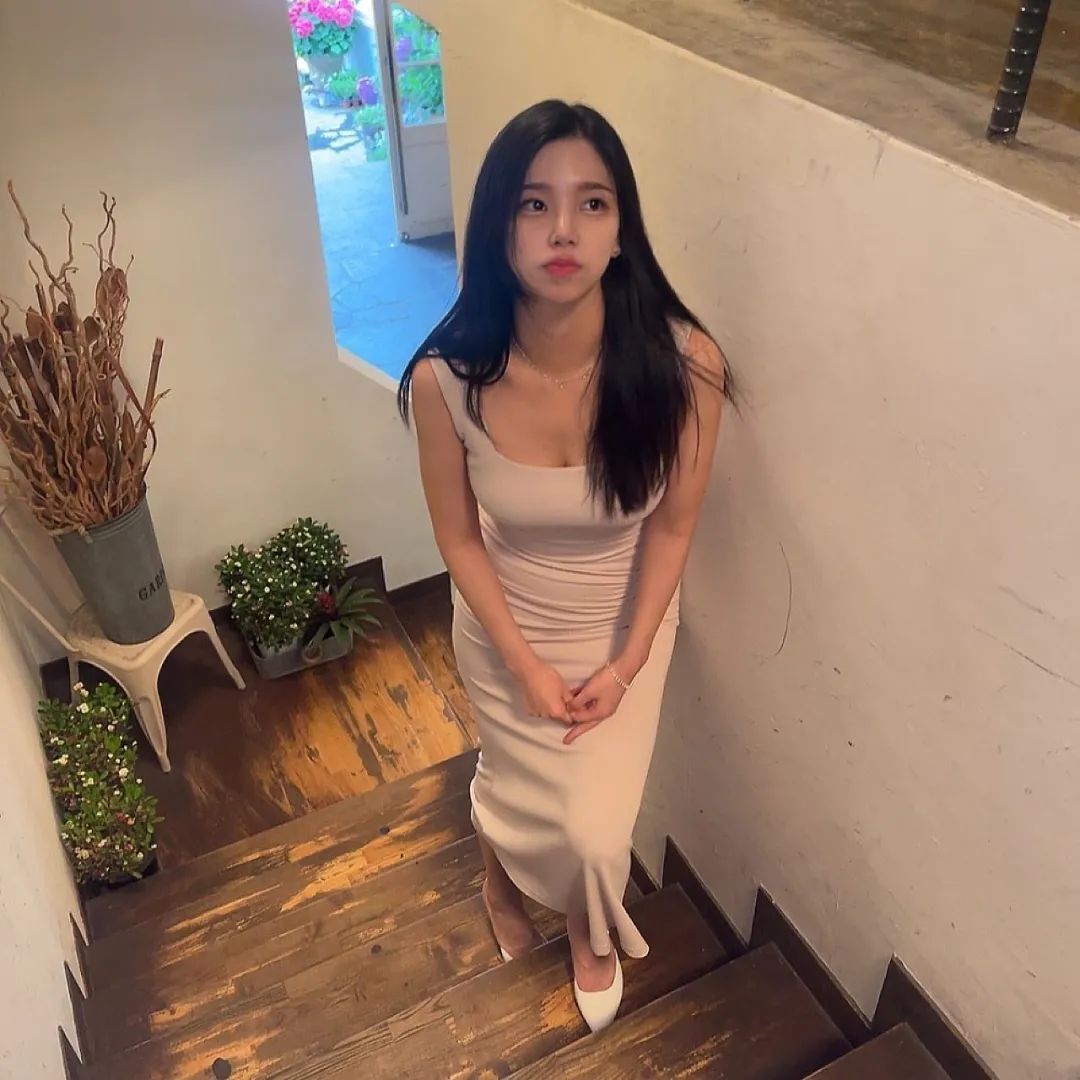 [仙女集]她还是那么喜欢秀腿！！