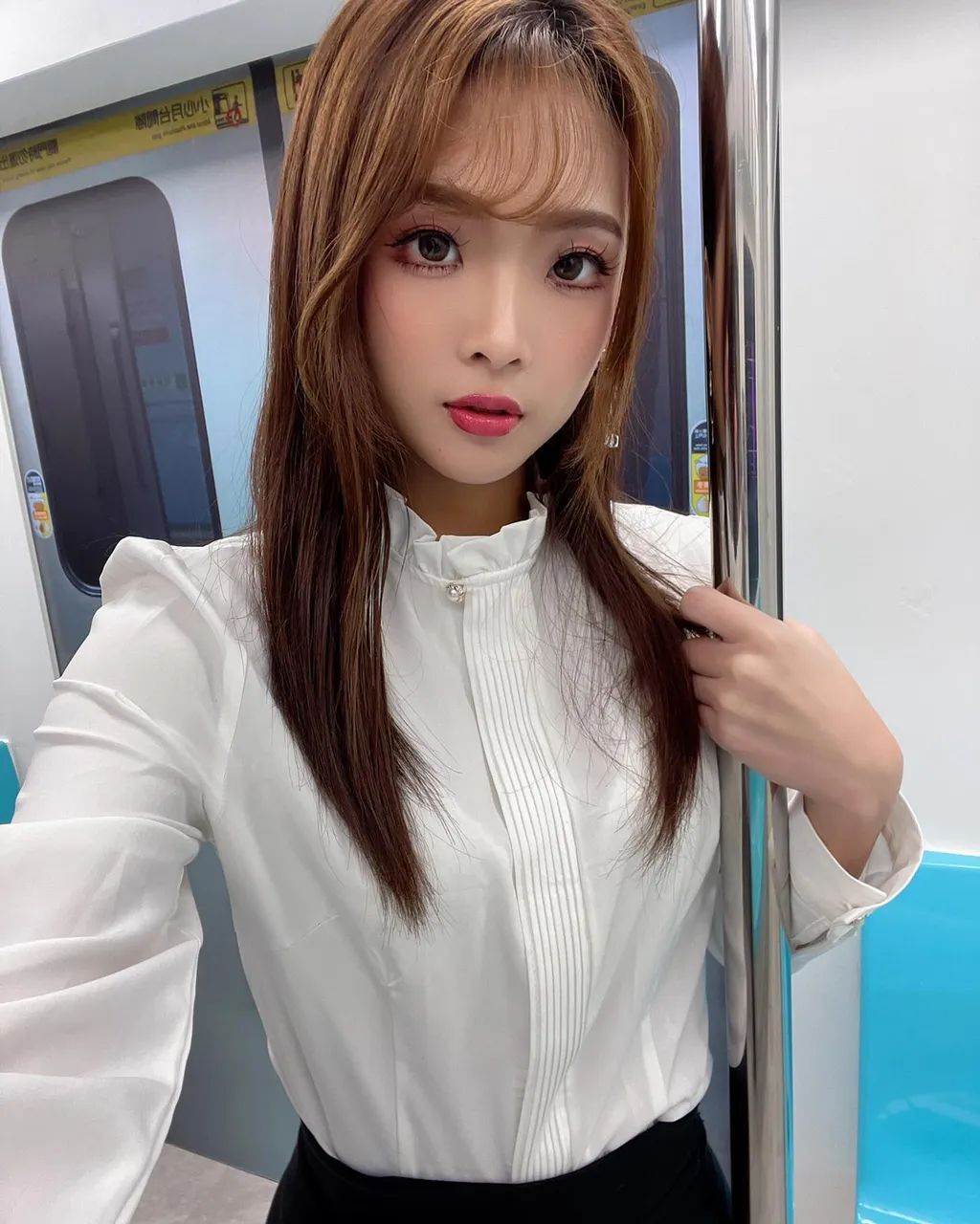 地铁里长腿美女