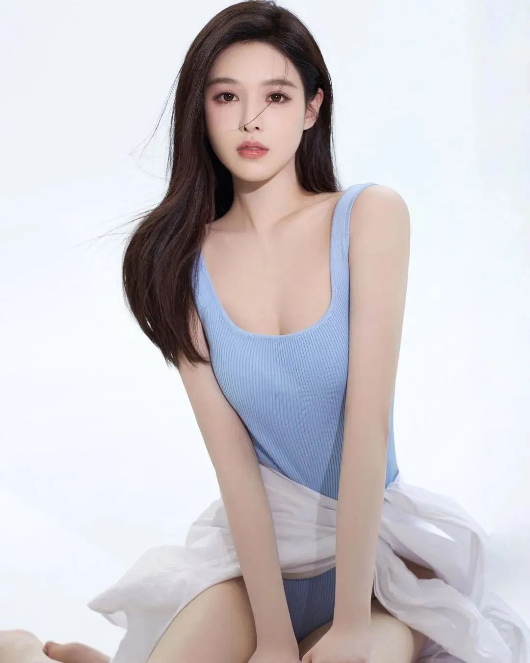 【美女壁纸】甜美御姐范网红女神来袭，夏日炎炎，有你最甜！