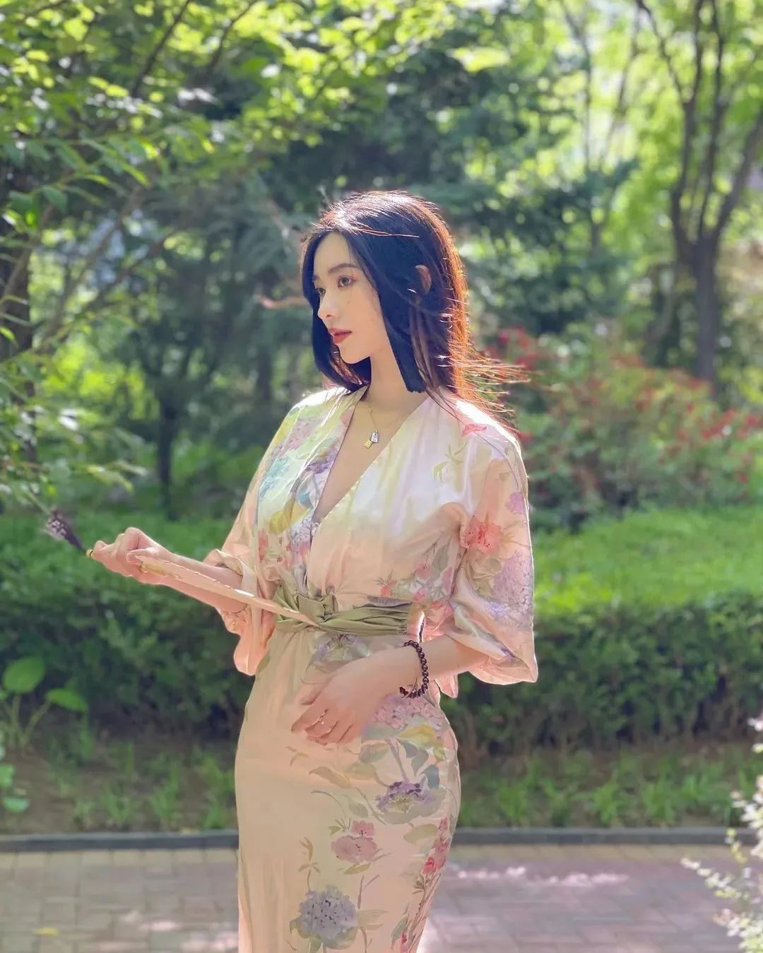 张雨乔，34岁依然楚楚动人的网红美女