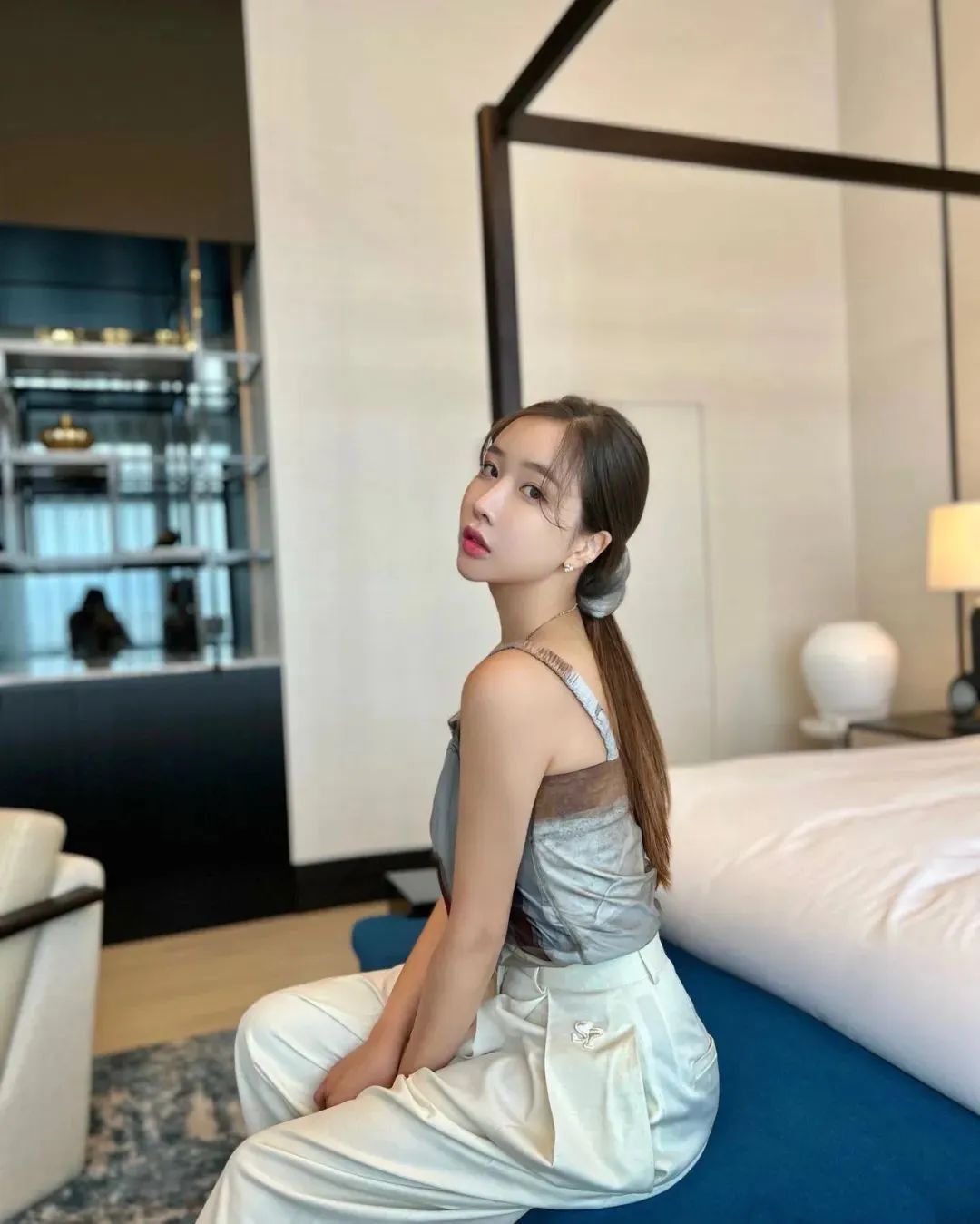 美女壁纸丨韩国最美车模omingky120，身材与美貌并存的网红美女