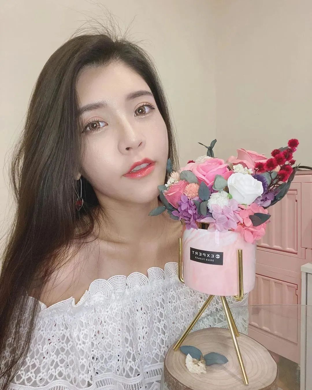 美女壁纸丨Chiao焦糖，长相甜美可人的台湾正妹