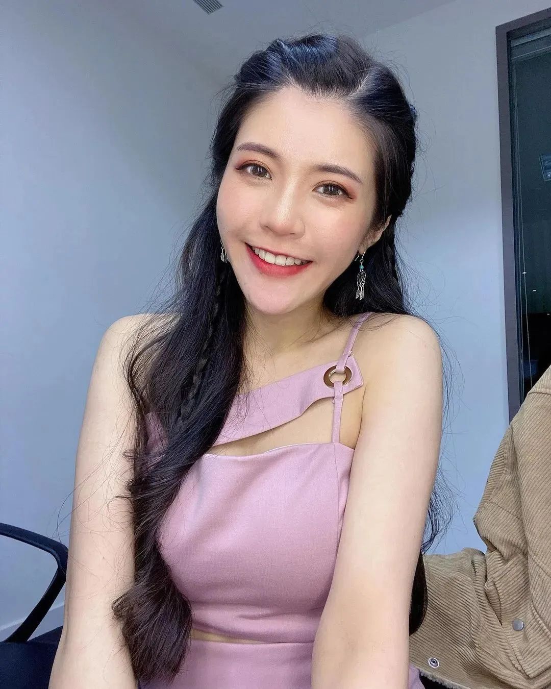 美女壁纸丨Chiao焦糖，长相甜美可人的台湾正妹