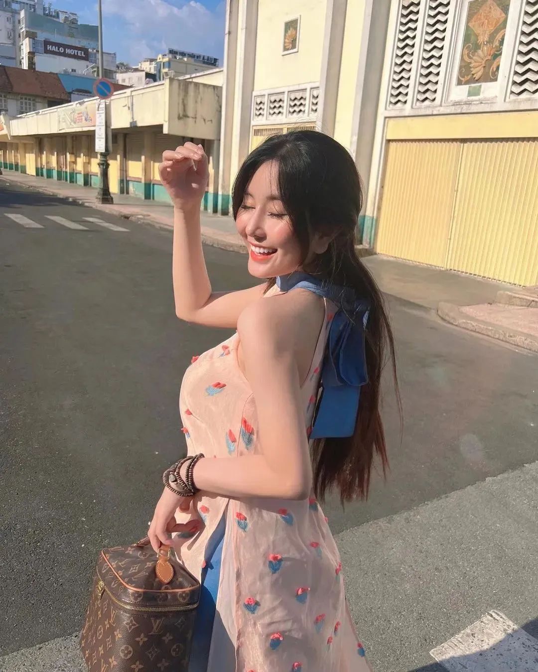 越南网红VoNgocTran，00后的学生妹她，被网友们称其为“零死角女神”